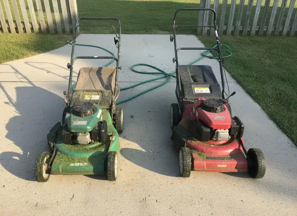 Comparison between self propelled lawn mower drive system and traditional push mower mechanism showing transmission differences